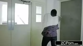 أحلام الجنس بين الأثداء تؤدي إلى مص قضيب ضخم حتى الاختناق