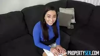  وكيلة عقارات مثيرة تأتي لمنزلك لعرض خاص إباحي