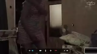 أم روسية مثيرة تسيطر باستخدام قضيب اصطناعي