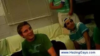 فتيات العجيلا الجذابات تأخذ عدة أجهزة ذكرية