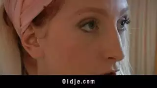 جلسة حميمية لمص قضيب ذكوري