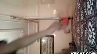 جزائرية ساخنة بصدر ضخم تعرض كسها لغريب