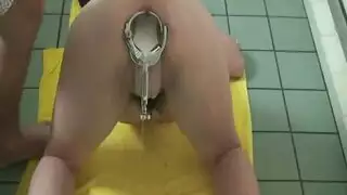 أفلام جنسية لرجال عضليين: إدخال قبضة وشرج