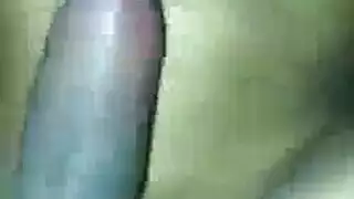 مراهقة آسيوية بثديين كبيرين جدًا تأخذ قضيبًا أسود صارمًا