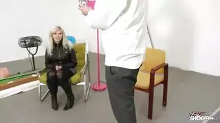 تراني يمص قضيبًا ويبتلع كل قطرة