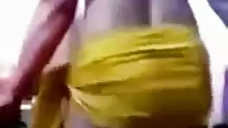 إباحية منزلية: راقصة عراقية مغرية تخلع البكيني