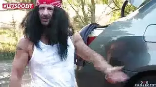 إصلاح السيارة يتحول إلى بورنو صريح مع ميكانيكي مثار