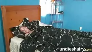 إباحية مراهقة طازجة: لعق متشدد وعمل نابض عميق