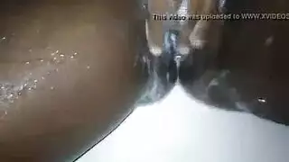 رطبة ومستعدة: كس مصمم للاختراق العميق