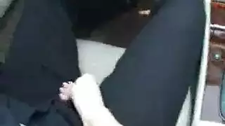 مدلك وقح يضرب فرج عميلته الدائمة المشعر قبل التدليك