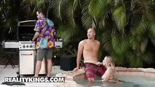 تذلل زوجها