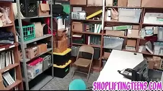 اغتصاب الفتاة بينيك في الحمام