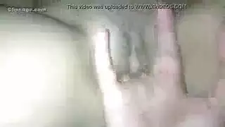 مراهقة تلمس فرجها الضيق قبل ممارسة جنس صعب