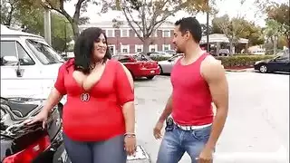 ممتعنة جارتي وهي نائمة دون علمها