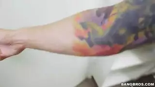 هدوء في المكتبة مراهقة تمص وتبتلع بصوت عالٍ