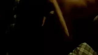 عاهرة صغيرة تجعل كسها الضيق يقطر بللاً قبل ممارسة جنس جماعي