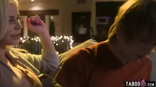 ينيك صديقته التي لديها زب وتنيكه