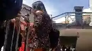 عاهرة لاتينية تصور بورنو هاوي بينما رجلها غائب