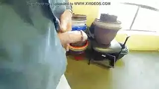 جماع عنيف: قضيب كبير يمدد عاهرة سمراء