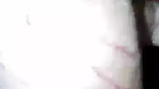 تبتسم وهي تنتشر: عرض إكس إكس إكس في الساونا