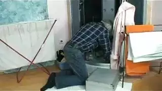 سكس تيك الاب ينيك بنته في الحمام مترجم