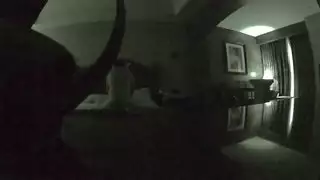 شهوة الجار المحرمة: مصة متسللة وإنهاء بالقذف الداخلي