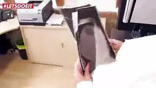 نيك من زنجي في طيزها