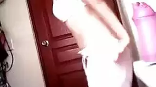 كشف عاري: ثديها الطبيعي المثالي في عرض كامل