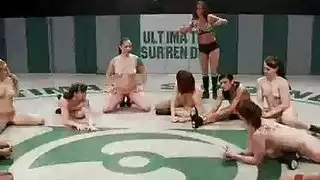 جلسة عاهرة الصالون: جنس قاسٍ مع فنانات التجميل