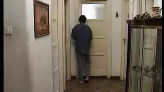 سكس فيلم بنت تشعر بزبه يتحرش بطيزها