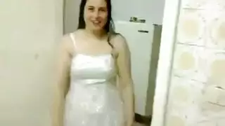 فتاة مصرية مثارة تُمارس الجنس بقوة مع عشيقها