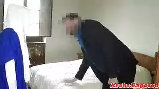 نيك جماعي لعاهرة لبنانية محجبة – جنس خشن ومص قضيب