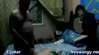 عاهرة عربية نارية تمارس الجنس بخشونة في شريط جنس منزلي جامح