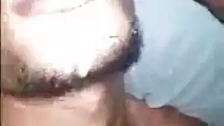 عاهرة المكتب في زي مدرسي تتوسل أن ينزل السائل المنوي على وجهها