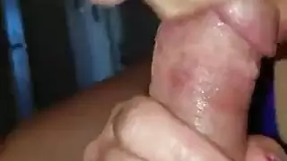 مهارات مص لا مثيل لها تؤدي إلى ثديين ووجه مغمورين بالمني