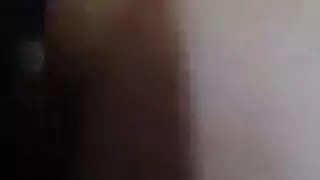 حركة كرسي عميقة الكرات: رجل قرني يغتصب ميليسا