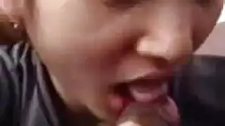 سيدة ناضجة تتعرض لعملية جنس جماعي من قبل عدة عشاق في علاقة جنسية صريحة