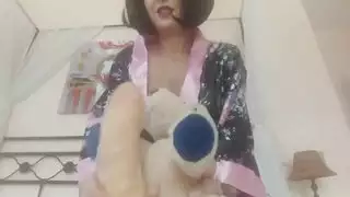 عاهرة محجبة مثيرة تلمس نفسها ثم تتوسل لجنس شرجي قاس