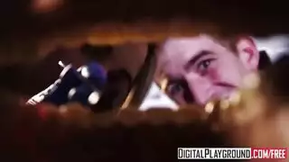 ثالوث في المستشفى: الطبيب والممرضة يمارسان الجنس مع مريضة في لعبة طبية