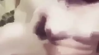 حفلة تبادل جنسي في المنزل: شريط جنس صريح لزوجين عرب