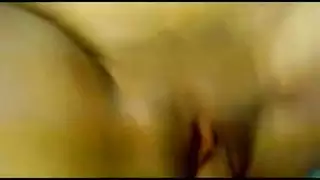 عذراء عربية شابة تتوسل للحصول على قذف داخلي في فيلمها الأول