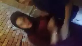 إثارة جنسية قوية: خطيبة تستعد لمشهد إباحي