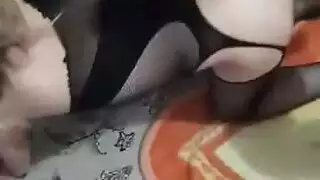 شاب عراقي يتحرش مرت أبوه العراقية