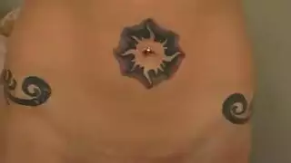 الملاك ذو الفستان الأزرق يتوق لقضيب عنيف ليبتلعه