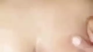 شرج ممول بآيفون مع طالبة يائسة