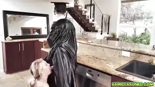 إكس إكس إكس سري: رجل متعب ينيك عاهرة سرية بخشونة
