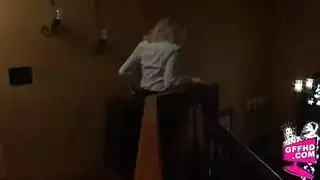 سحاقيات يتناوبن على نك بعضهن بقضيب صناعي