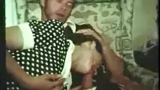 ٨ غمر ثدييها: رجل يطلق حليبه