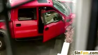 فتاة كشميرية فاتنة الجسم تطلب من وكيلها ترتيب مشهد جماعي جنسي متطرف