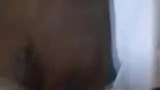 جمل بنات تعرض في جسمها في حمام سكس